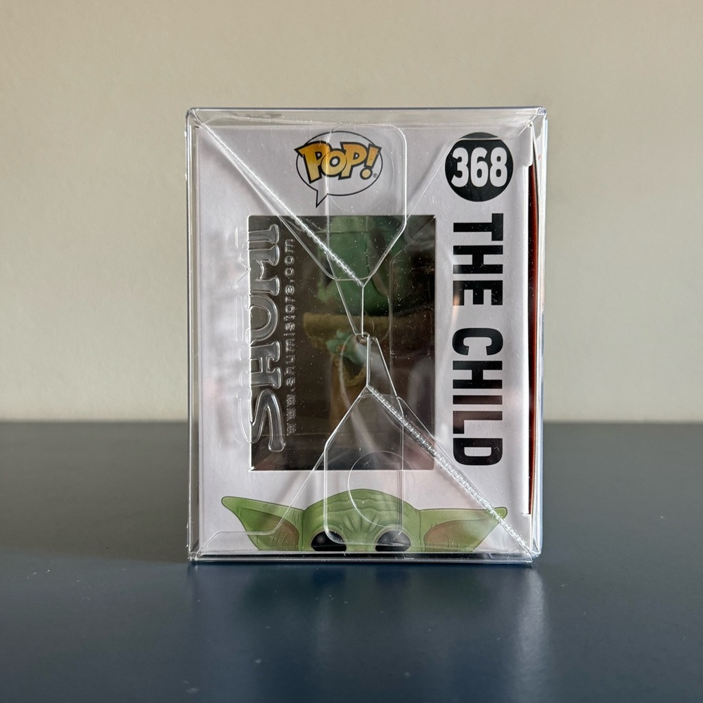 The Child/Baby Yoda Funko POP! (with protective case) - Picture 3 of 5